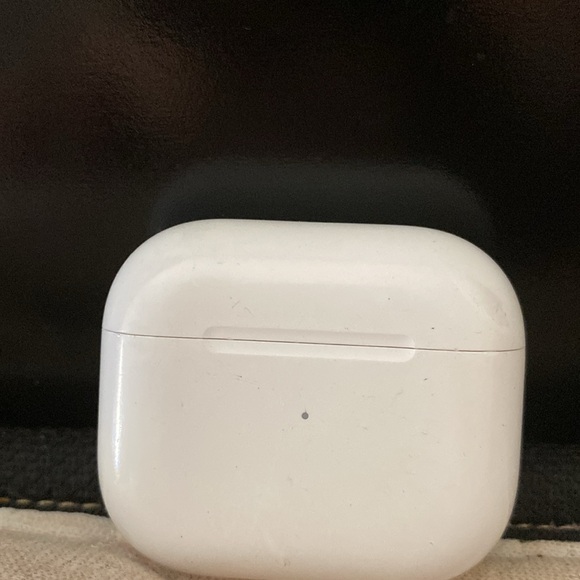 AirPod Gen 3 - Picture 2 of 4